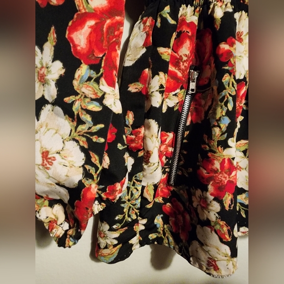 NWT One Clothing women's Floral tunic, Size M, elastic waist, side pockets - Picture 6 of 6